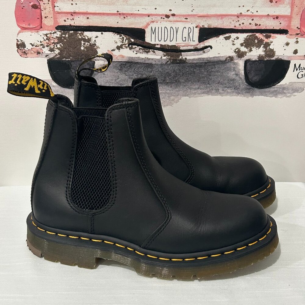 NWOT Dr. Martens 2976 Chelsea Sz 7M airwalk Napa Black ankle boots